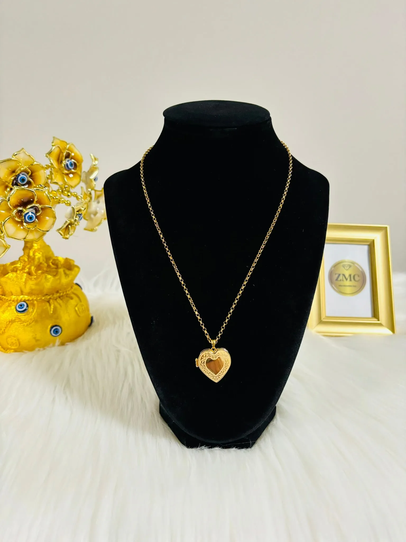 18K Gold Tauco with Heart Locket Pendant Necklace