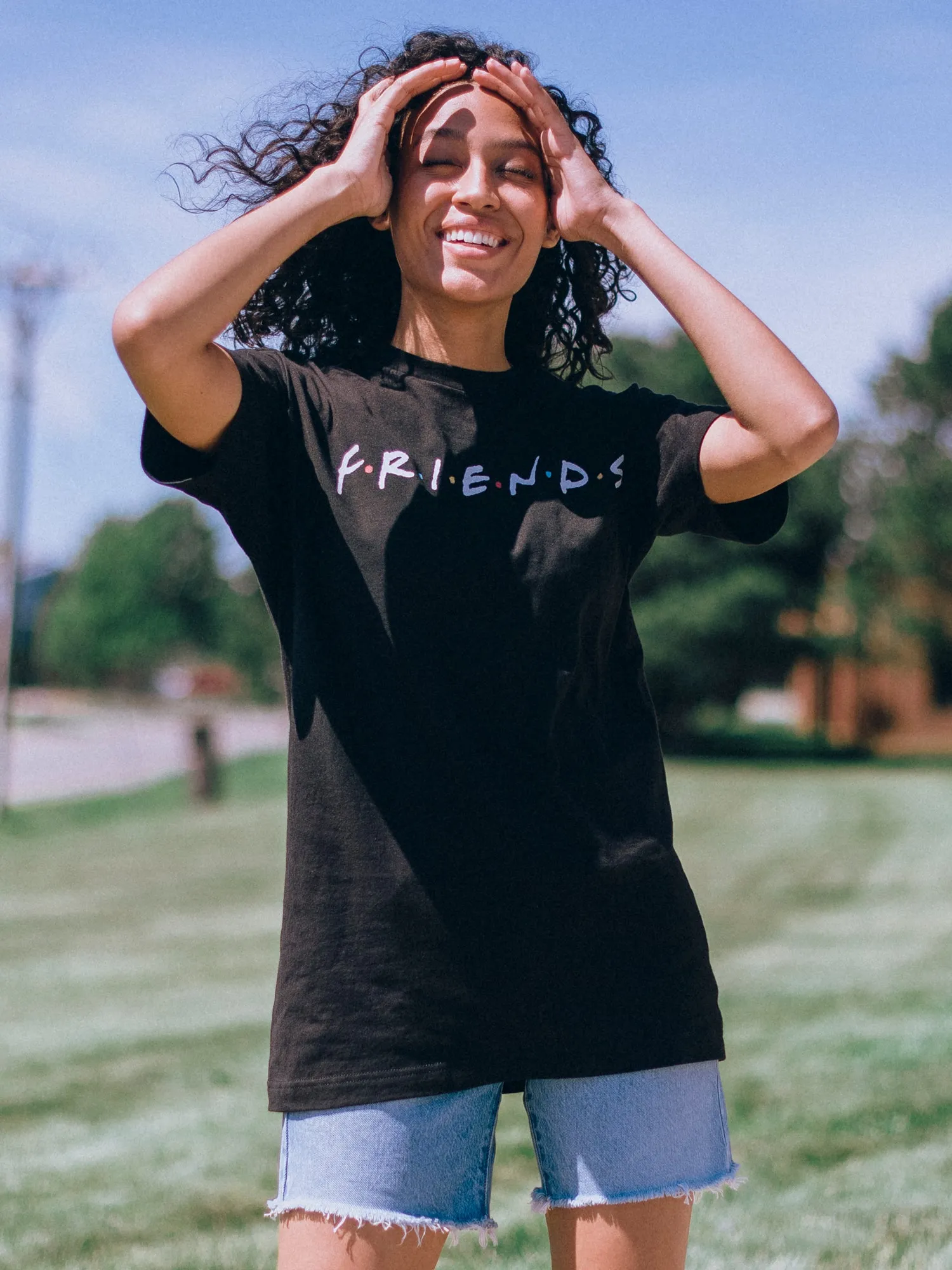 BIOWORLD FRIENDS LOGO T-SHIRT - CLEARANCE